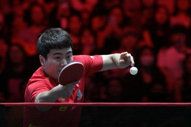 1739026985327007861.jpg (体育)(1)乒乓球——WTT新加坡大满贯:梁靖崑晋级决赛XxjpseC008666_20250208_PEPFN0A001.jpg